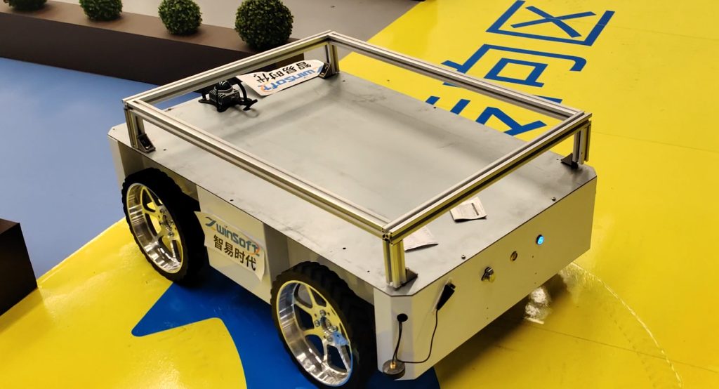 智易时代机器人亮相2025年首届智慧农业创新大赛