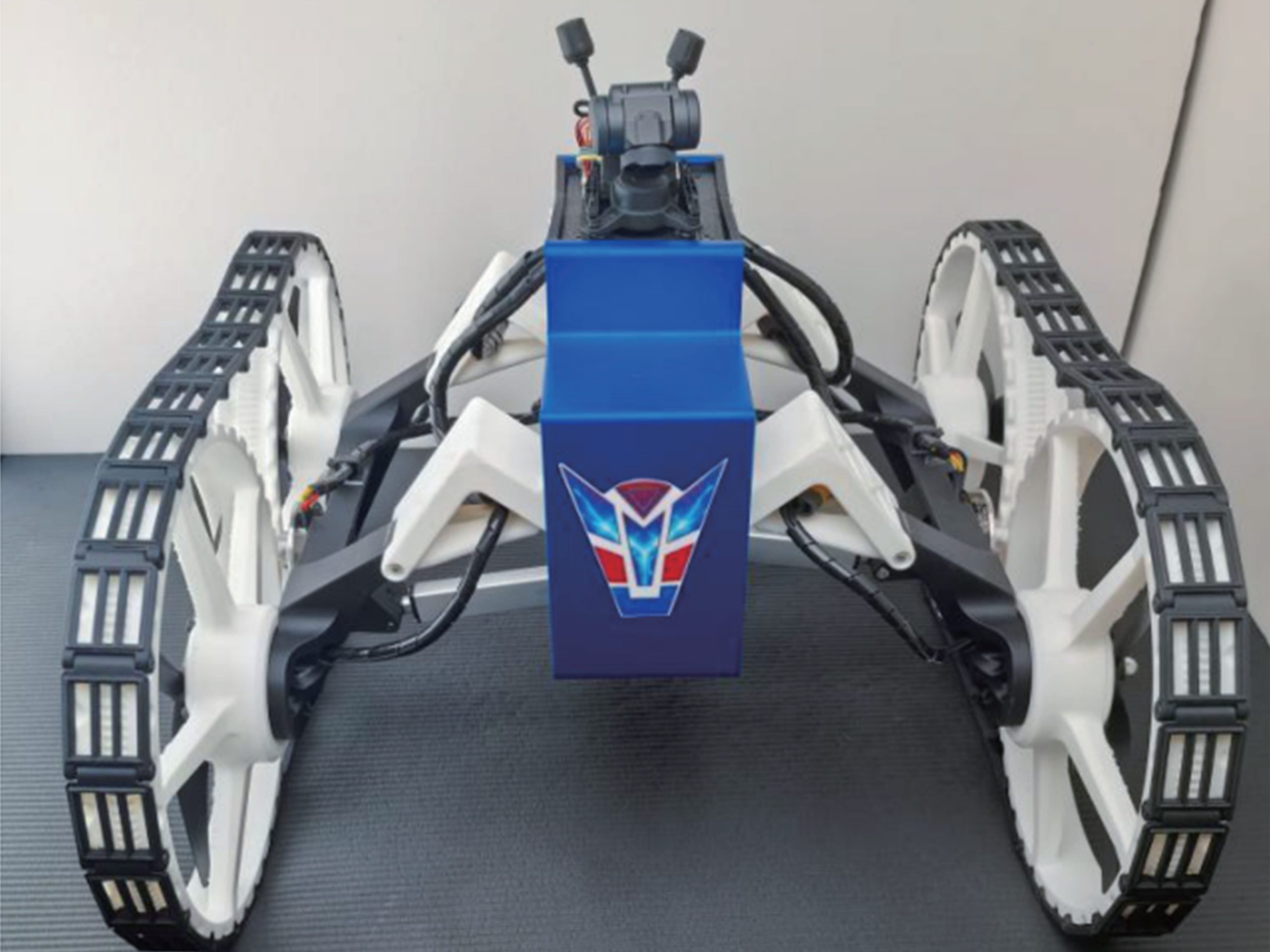 陆空两栖可变形多模态运动机器人