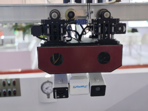 挂轨式巡检机器人